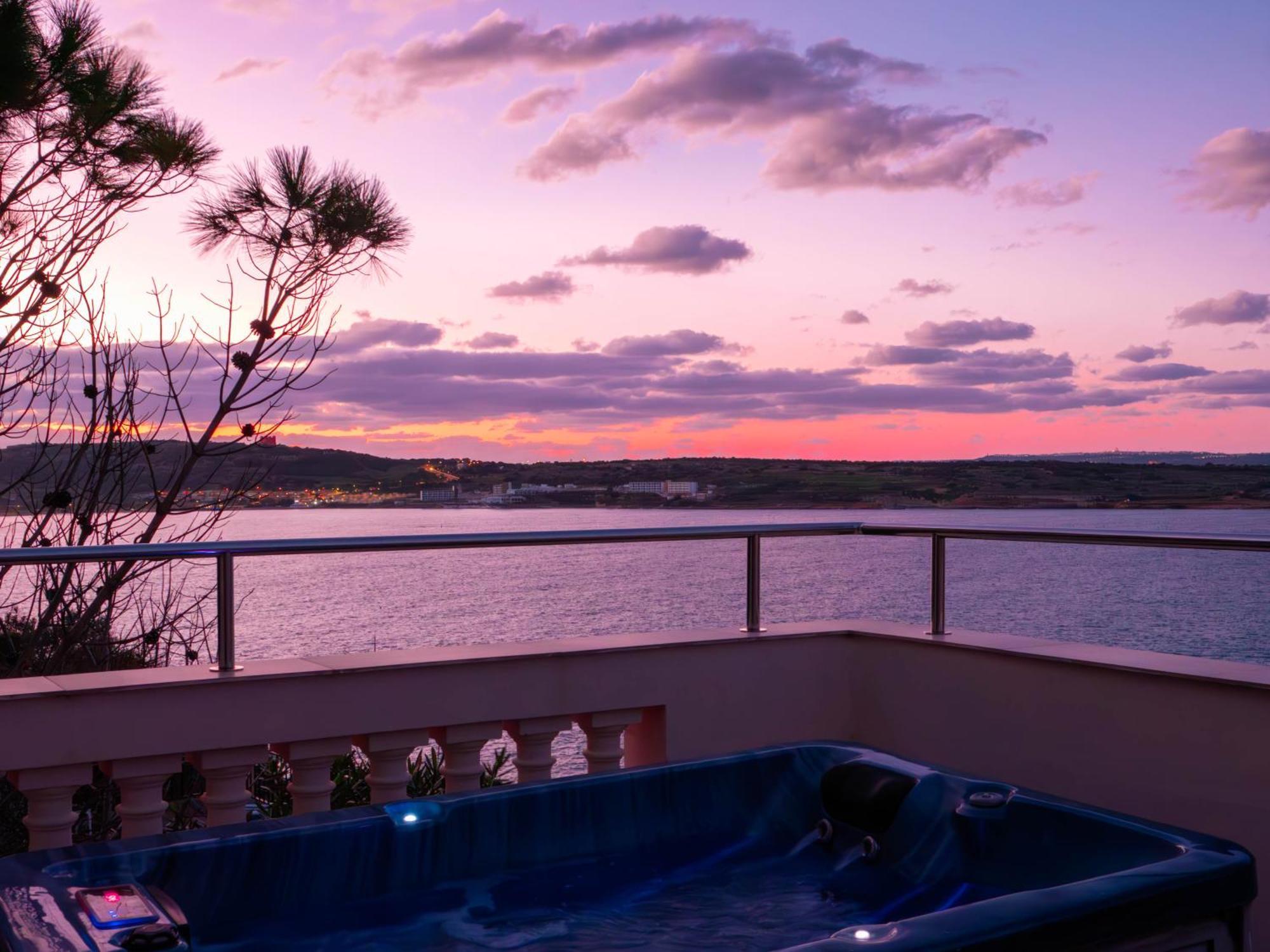 Villa Palma - Sunset Sea Views With Pool, Jacuzzi, Sauna And Games Room Mellieħa Eksteriør bilde