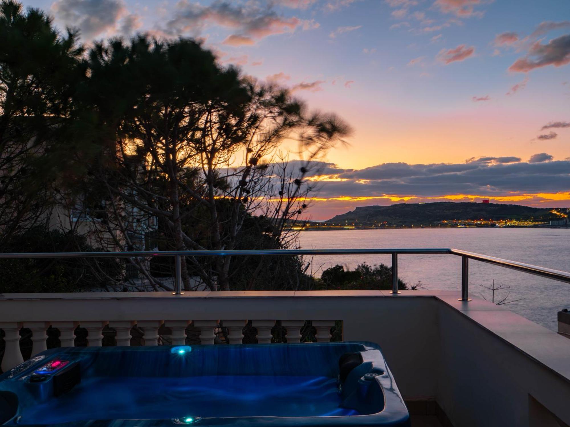 Villa Palma - Sunset Sea Views With Pool, Jacuzzi, Sauna And Games Room Mellieħa Eksteriør bilde